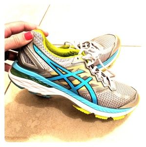 Women's Asics 9